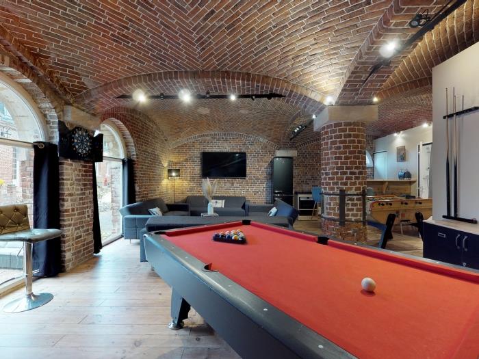 Games room in a stable 10 people 15min Amiens
